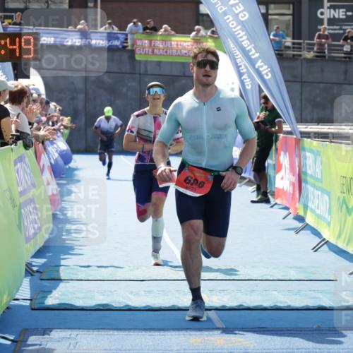 10.08.2025 - GEWOBA Citytriathlon Bremen H.Heesch http://msf.ph/oto/8553694 10.08.2025 14:01:52 Ziel 680, 846, 889, 951 meine-sportfotos.de