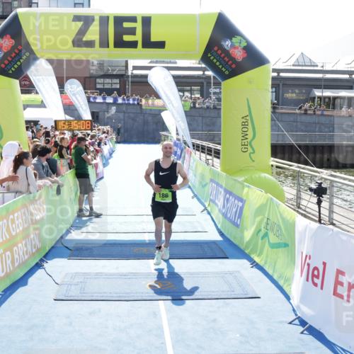 10.08.2025 - GEWOBA Citytriathlon Bremen H.Heesch http://msf.ph/oto/8553696 10.08.2025 15:15:12 Ziel 186, 254 meine-sportfotos.de