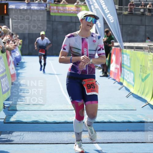 10.08.2025 - GEWOBA Citytriathlon Bremen H.Heesch http://msf.ph/oto/8553702 10.08.2025 14:01:54 Ziel 680, 889, 907, 951 meine-sportfotos.de