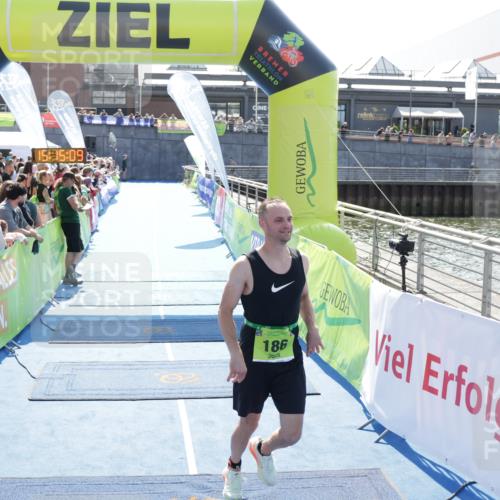 10.08.2025 - GEWOBA Citytriathlon Bremen H.Heesch http://msf.ph/oto/8553706 10.08.2025 15:15:13 Ziel 186, 254 meine-sportfotos.de