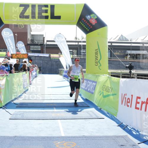 10.08.2025 - GEWOBA Citytriathlon Bremen H.Heesch http://msf.ph/oto/8553708 10.08.2025 15:47:52 Ziel 502 meine-sportfotos.de