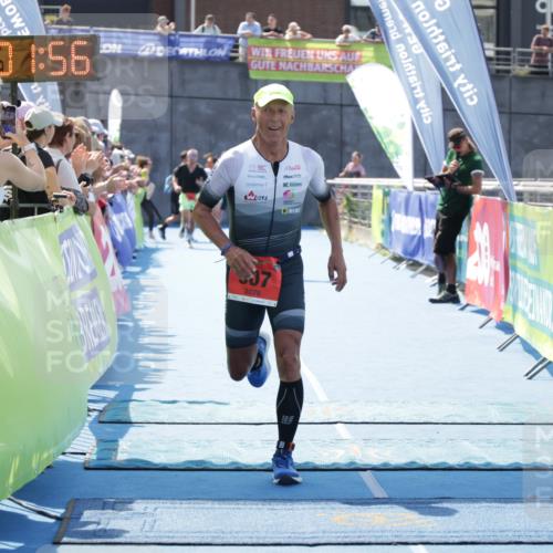 10.08.2025 - GEWOBA Citytriathlon Bremen H.Heesch http://msf.ph/oto/8553711 10.08.2025 14:01:59 Ziel 661, 680, 907, 951 meine-sportfotos.de