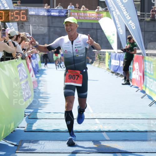 10.08.2025 - GEWOBA Citytriathlon Bremen H.Heesch http://msf.ph/oto/8553714 10.08.2025 14:02:00 Ziel 661, 680, 907, 951 meine-sportfotos.de