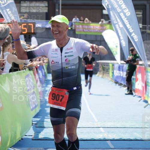 10.08.2025 - GEWOBA Citytriathlon Bremen H.Heesch http://msf.ph/oto/8553722 10.08.2025 14:02:01 Ziel 627, 661, 907, 951 meine-sportfotos.de