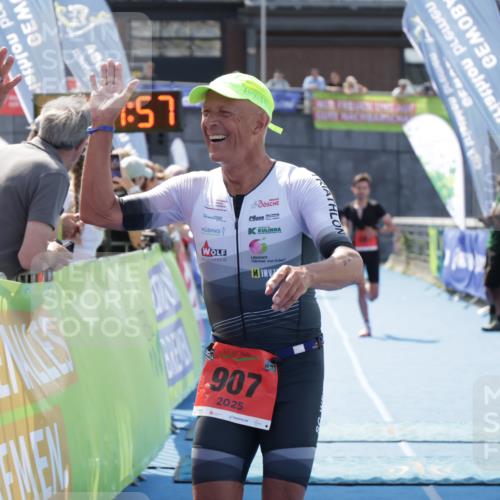 10.08.2025 - GEWOBA Citytriathlon Bremen H.Heesch http://msf.ph/oto/8553725 10.08.2025 14:02:01 Ziel 627, 661, 907, 951 meine-sportfotos.de