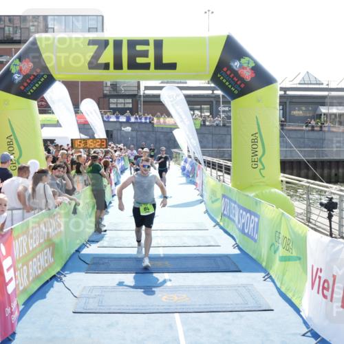 10.08.2025 - GEWOBA Citytriathlon Bremen H.Heesch http://msf.ph/oto/8553730 10.08.2025 15:15:27 Ziel 46, 64, 68, 217, 229 meine-sportfotos.de