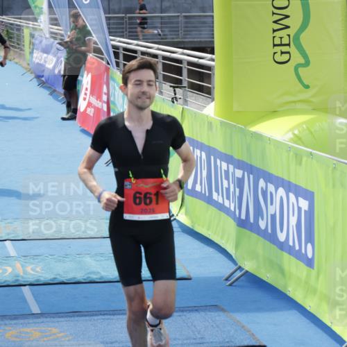 10.08.2025 - GEWOBA Citytriathlon Bremen H.Heesch http://msf.ph/oto/8553737 10.08.2025 14:02:05 Ziel 597, 627, 661, 907, 912, 1011 meine-sportfotos.de