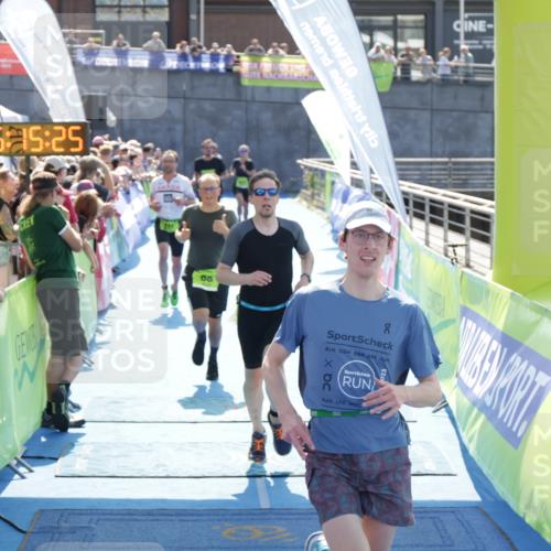 10.08.2025 - GEWOBA Citytriathlon Bremen H.Heesch http://msf.ph/oto/8553748 10.08.2025 15:15:29 Ziel 46, 64, 68, 136, 217, 229, 427 meine-sportfotos.de