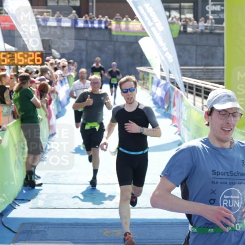 10.08.2025 - GEWOBA Citytriathlon Bremen H.Heesch http://msf.ph/oto/8553754 10.08.2025 15:15:29 Ziel 46, 64, 68, 136, 217, 229, 427 meine-sportfotos.de