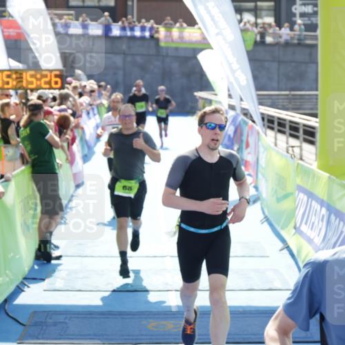 10.08.2025 - GEWOBA Citytriathlon Bremen H.Heesch http://msf.ph/oto/8553757 10.08.2025 15:15:30 Ziel 46, 64, 68, 136, 217, 229, 427 meine-sportfotos.de