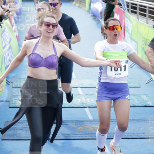 10.08.2025 - GEWOBA Citytriathlon Bremen H.Heesch http://msf.ph/oto/8553769 10.08.2025 14:02:10 Ziel 597, 627, 661, 912, 1011 meine-sportfotos.de