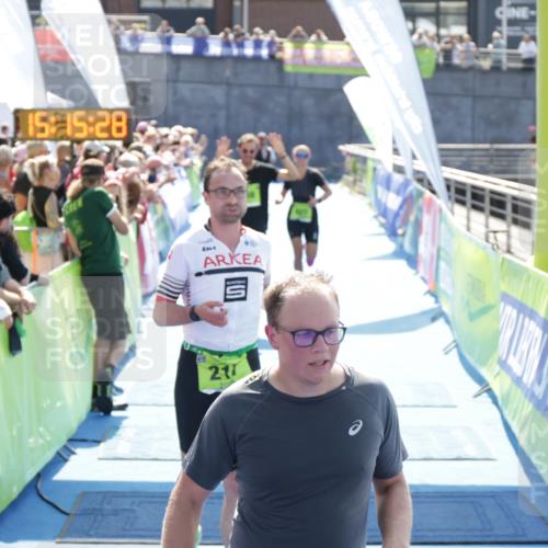 10.08.2025 - GEWOBA Citytriathlon Bremen H.Heesch http://msf.ph/oto/8553774 10.08.2025 15:15:32 Ziel 46, 64, 68, 136, 217, 229, 427 meine-sportfotos.de