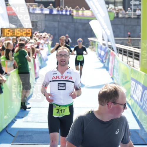 10.08.2025 - GEWOBA Citytriathlon Bremen H.Heesch http://msf.ph/oto/8553776 10.08.2025 15:15:33 Ziel 46, 64, 68, 136, 217, 229, 427 meine-sportfotos.de