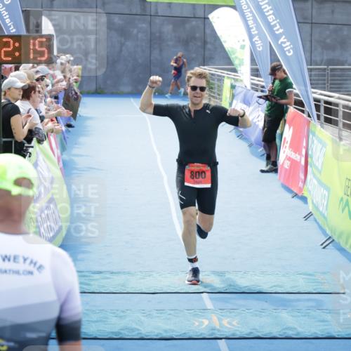 10.08.2025 - GEWOBA Citytriathlon Bremen H.Heesch http://msf.ph/oto/8553786 10.08.2025 14:02:18 Ziel 800 meine-sportfotos.de