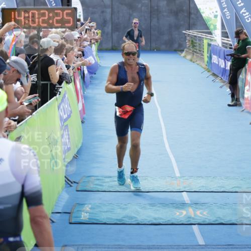 10.08.2025 - GEWOBA Citytriathlon Bremen H.Heesch http://msf.ph/oto/8553797 10.08.2025 14:02:29 Ziel 595, 873 meine-sportfotos.de