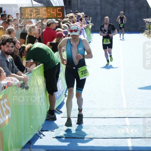 10.08.2025 - GEWOBA Citytriathlon Bremen H.Heesch http://msf.ph/oto/8553813 10.08.2025 15:15:49 Ziel 43, 74, 216, 285 meine-sportfotos.de