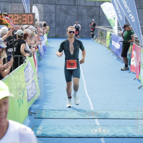 10.08.2025 - GEWOBA Citytriathlon Bremen H.Heesch http://msf.ph/oto/8553814 10.08.2025 14:02:34 Ziel 595, 873 meine-sportfotos.de