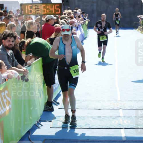 10.08.2025 - GEWOBA Citytriathlon Bremen H.Heesch http://msf.ph/oto/8553817 10.08.2025 15:15:49 Ziel 43, 74, 216, 285 meine-sportfotos.de