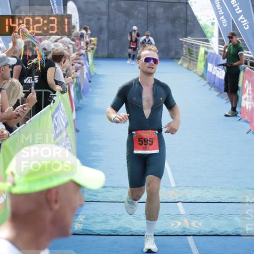 10.08.2025 - GEWOBA Citytriathlon Bremen H.Heesch http://msf.ph/oto/8553821 10.08.2025 14:02:35 Ziel 595, 873 meine-sportfotos.de