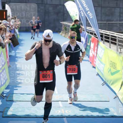 10.08.2025 - GEWOBA Citytriathlon Bremen H.Heesch http://msf.ph/oto/8553830 10.08.2025 14:02:45 Ziel 710, 801 meine-sportfotos.de