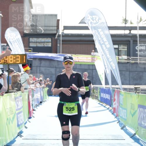 10.08.2025 - GEWOBA Citytriathlon Bremen H.Heesch http://msf.ph/oto/8553831 10.08.2025 15:48:35 Ziel 355 meine-sportfotos.de