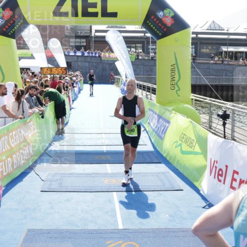 10.08.2025 - GEWOBA Citytriathlon Bremen H.Heesch http://msf.ph/oto/8553845 10.08.2025 15:15:59 Ziel 74, 290 meine-sportfotos.de