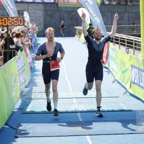 10.08.2025 - GEWOBA Citytriathlon Bremen H.Heesch http://msf.ph/oto/8553857 10.08.2025 14:02:54 Ziel 613, 618, 710 meine-sportfotos.de