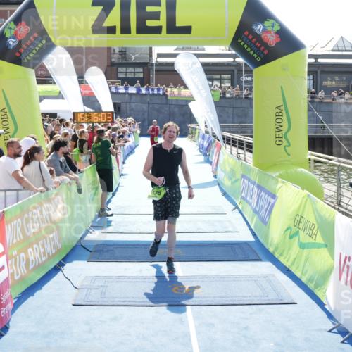 10.08.2025 - GEWOBA Citytriathlon Bremen H.Heesch http://msf.ph/oto/8553866 10.08.2025 15:16:07 Ziel 138 meine-sportfotos.de