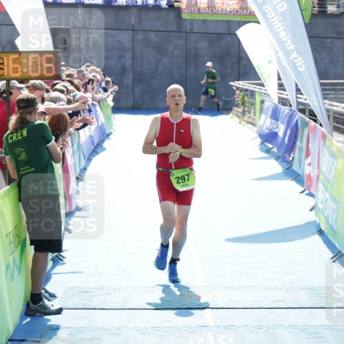 10.08.2025 - GEWOBA Citytriathlon Bremen H.Heesch http://msf.ph/oto/8553869 10.08.2025 15:16:10 Ziel 138, 297 meine-sportfotos.de