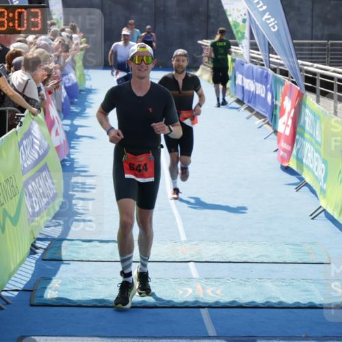 10.08.2025 - GEWOBA Citytriathlon Bremen H.Heesch http://msf.ph/oto/8553871 10.08.2025 14:03:07 Ziel 644, 768, 799 meine-sportfotos.de