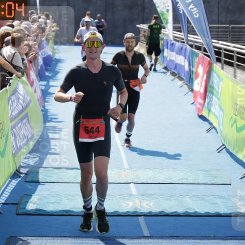 10.08.2025 - GEWOBA Citytriathlon Bremen H.Heesch http://msf.ph/oto/8553876 10.08.2025 14:03:07 Ziel 644, 768, 799 meine-sportfotos.de