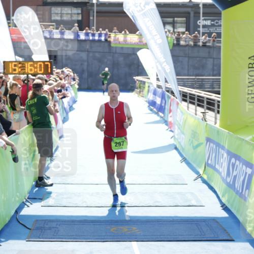 10.08.2025 - GEWOBA Citytriathlon Bremen H.Heesch http://msf.ph/oto/8553878 10.08.2025 15:16:11 Ziel 138, 297 meine-sportfotos.de