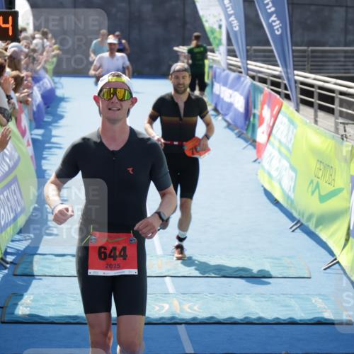 10.08.2025 - GEWOBA Citytriathlon Bremen H.Heesch http://msf.ph/oto/8553881 10.08.2025 14:03:08 Ziel 644, 768, 799 meine-sportfotos.de
