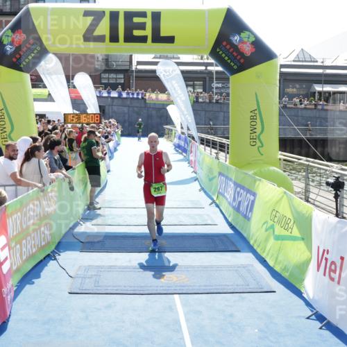 10.08.2025 - GEWOBA Citytriathlon Bremen H.Heesch http://msf.ph/oto/8553886 10.08.2025 15:16:12 Ziel 138, 297 meine-sportfotos.de