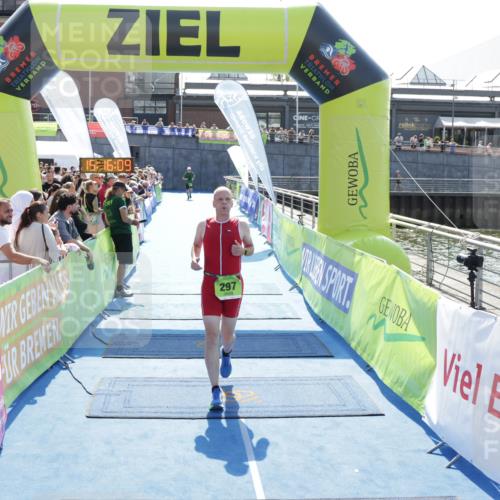 10.08.2025 - GEWOBA Citytriathlon Bremen H.Heesch http://msf.ph/oto/8553894 10.08.2025 15:16:13 Ziel 138, 297 meine-sportfotos.de
