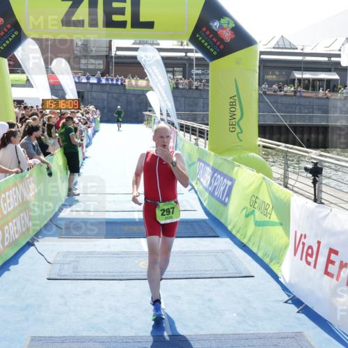 10.08.2025 - GEWOBA Citytriathlon Bremen H.Heesch http://msf.ph/oto/8553901 10.08.2025 15:16:13 Ziel 138, 297 meine-sportfotos.de