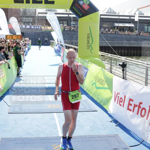 10.08.2025 - GEWOBA Citytriathlon Bremen H.Heesch http://msf.ph/oto/8553906 10.08.2025 15:16:14 Ziel 138, 297 meine-sportfotos.de
