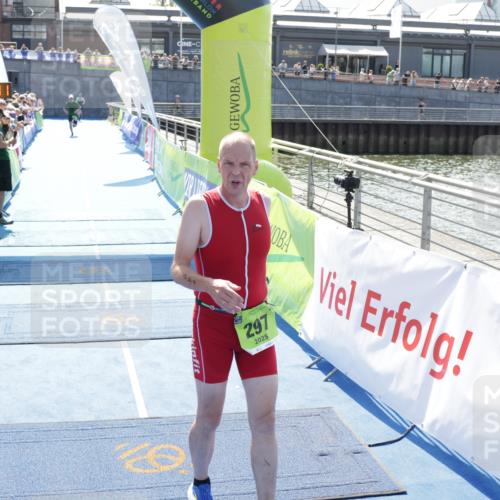 10.08.2025 - GEWOBA Citytriathlon Bremen H.Heesch http://msf.ph/oto/8553912 10.08.2025 15:16:15 Ziel 91, 138, 297 meine-sportfotos.de