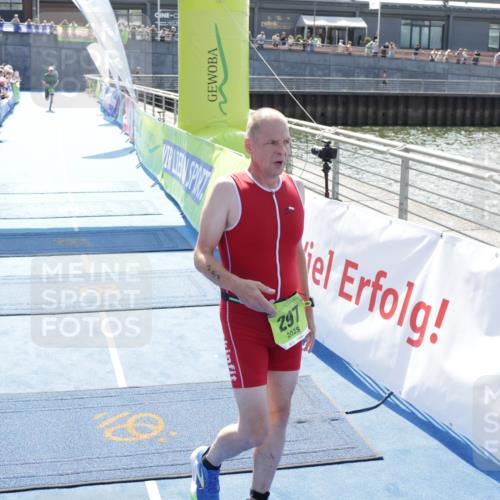 10.08.2025 - GEWOBA Citytriathlon Bremen H.Heesch http://msf.ph/oto/8553915 10.08.2025 15:16:15 Ziel 91, 138, 297 meine-sportfotos.de