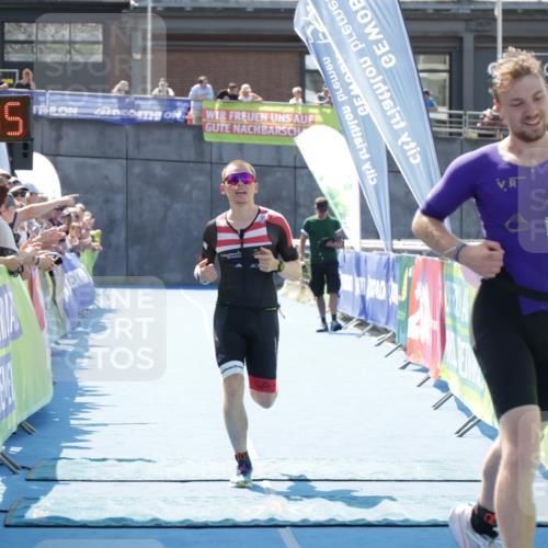 10.08.2025 - GEWOBA Citytriathlon Bremen H.Heesch http://msf.ph/oto/8553920 10.08.2025 14:03:39 Ziel 651, 763 meine-sportfotos.de