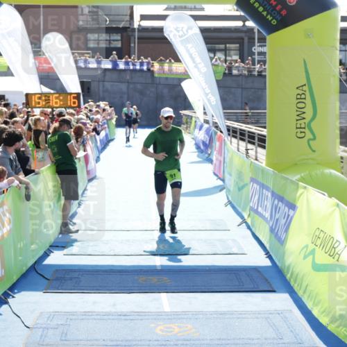 10.08.2025 - GEWOBA Citytriathlon Bremen H.Heesch http://msf.ph/oto/8553931 10.08.2025 15:16:20 Ziel 91, 297 meine-sportfotos.de