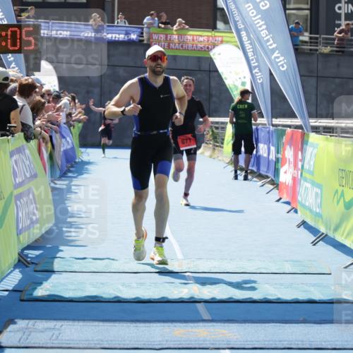 10.08.2025 - GEWOBA Citytriathlon Bremen H.Heesch http://msf.ph/oto/8553932 10.08.2025 14:04:09 Ziel 748, 871 meine-sportfotos.de