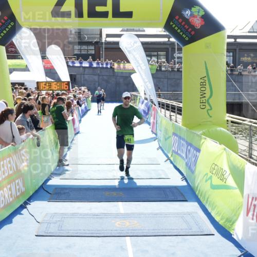 10.08.2025 - GEWOBA Citytriathlon Bremen H.Heesch http://msf.ph/oto/8553934 10.08.2025 15:16:20 Ziel 91, 297 meine-sportfotos.de