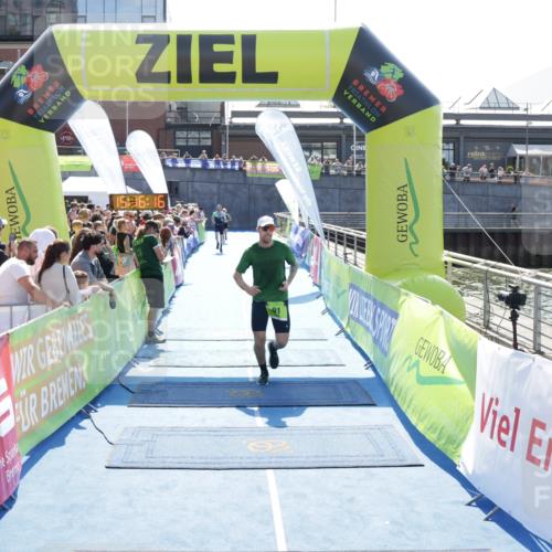 10.08.2025 - GEWOBA Citytriathlon Bremen H.Heesch http://msf.ph/oto/8553938 10.08.2025 15:16:20 Ziel 91, 297 meine-sportfotos.de