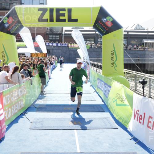 10.08.2025 - GEWOBA Citytriathlon Bremen H.Heesch http://msf.ph/oto/8553942 10.08.2025 15:16:21 Ziel 91, 93, 297 meine-sportfotos.de