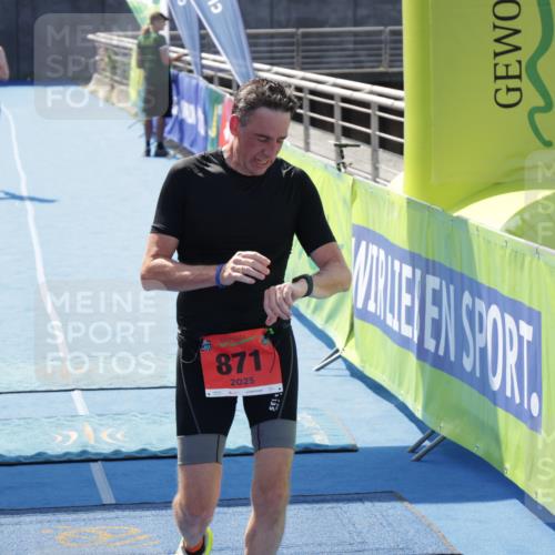 10.08.2025 - GEWOBA Citytriathlon Bremen H.Heesch http://msf.ph/oto/8553946 10.08.2025 14:04:13 Ziel 748, 871 meine-sportfotos.de