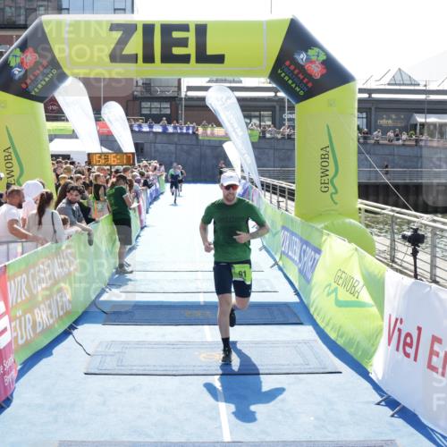 10.08.2025 - GEWOBA Citytriathlon Bremen H.Heesch http://msf.ph/oto/8553947 10.08.2025 15:16:21 Ziel 91, 93, 297 meine-sportfotos.de