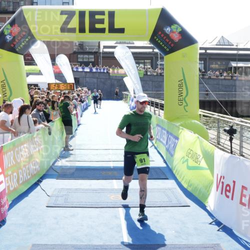 10.08.2025 - GEWOBA Citytriathlon Bremen H.Heesch http://msf.ph/oto/8553950 10.08.2025 15:16:21 Ziel 91, 93, 297 meine-sportfotos.de