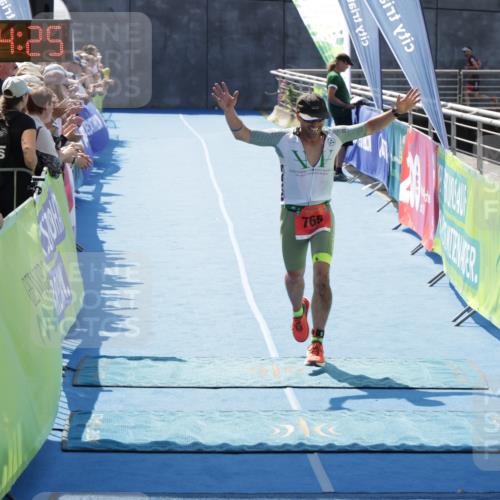 10.08.2025 - GEWOBA Citytriathlon Bremen H.Heesch http://msf.ph/oto/8553964 10.08.2025 14:04:29 Ziel 769 meine-sportfotos.de