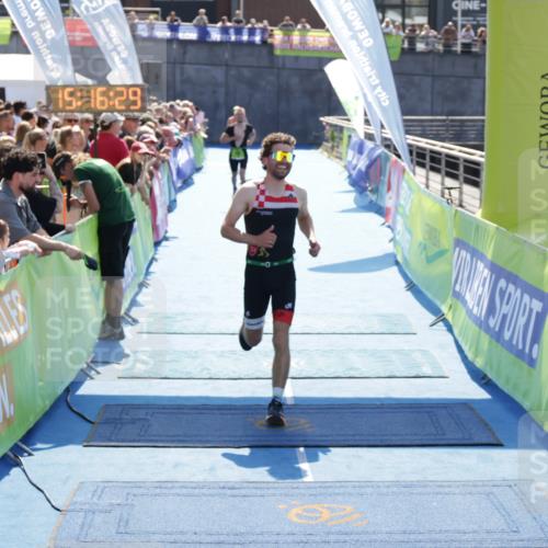 10.08.2025 - GEWOBA Citytriathlon Bremen H.Heesch http://msf.ph/oto/8553994 10.08.2025 15:16:33 Ziel 75, 93, 191, 488 meine-sportfotos.de
